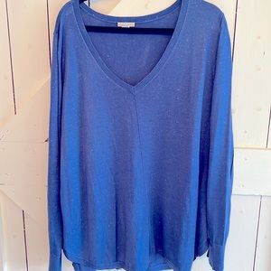 Caslon xl periwinkle/royal blue v-neck sweater with white specs in it